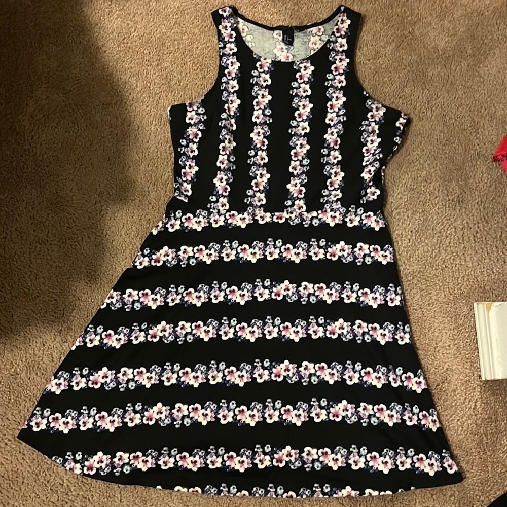 H&M women’s black floral print dress
